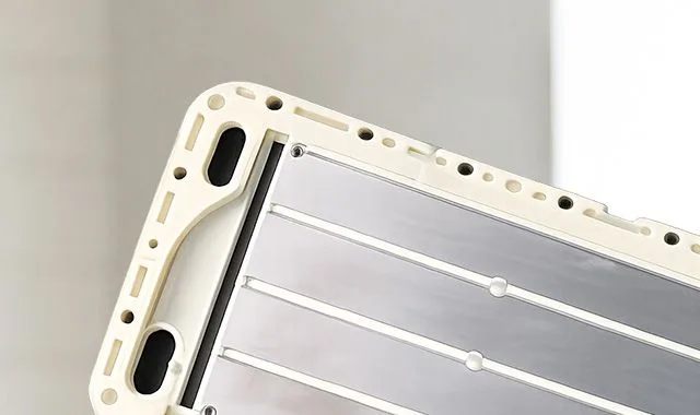 Pormenor das placas de eletrólise de titânio revestidas a platina do K8