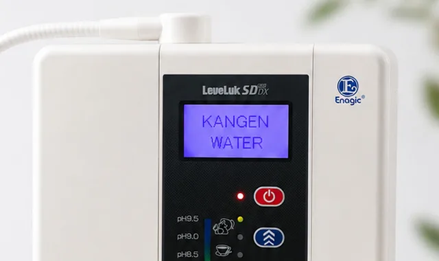 O ecrã LCD do SD501DX a mostrar "Kangen Water"